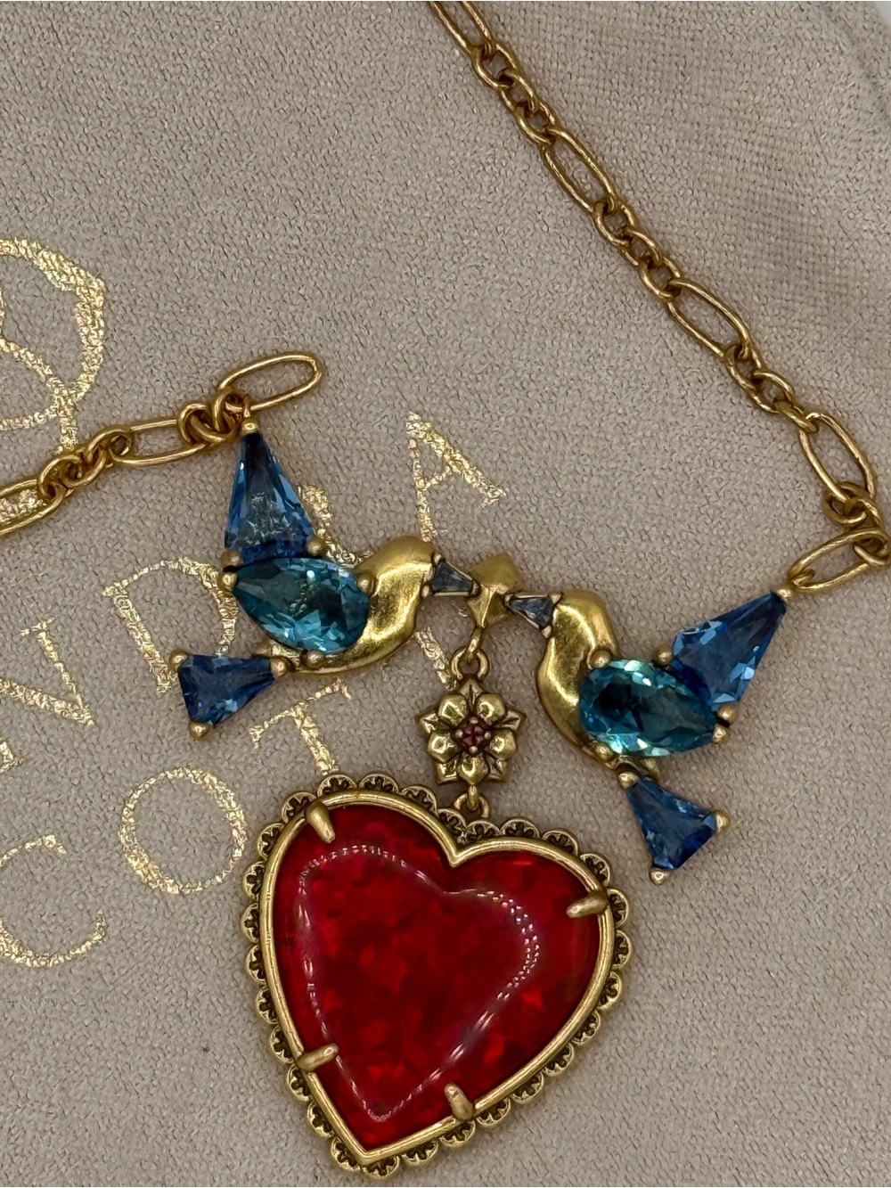 NWOT Disney x Kendra Scott Snow White Heart Birds Statement Necklace